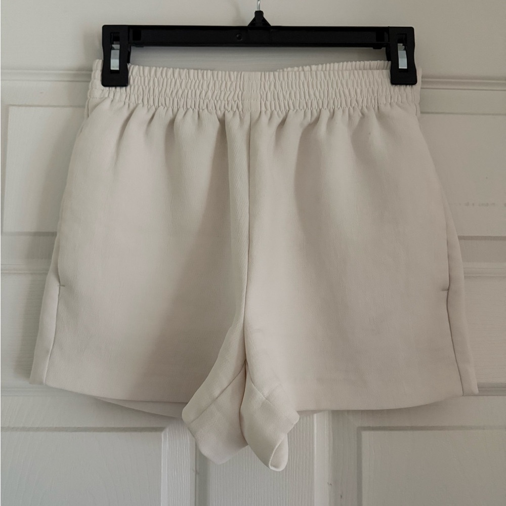 Aritzia Wilfred Cream Shorts